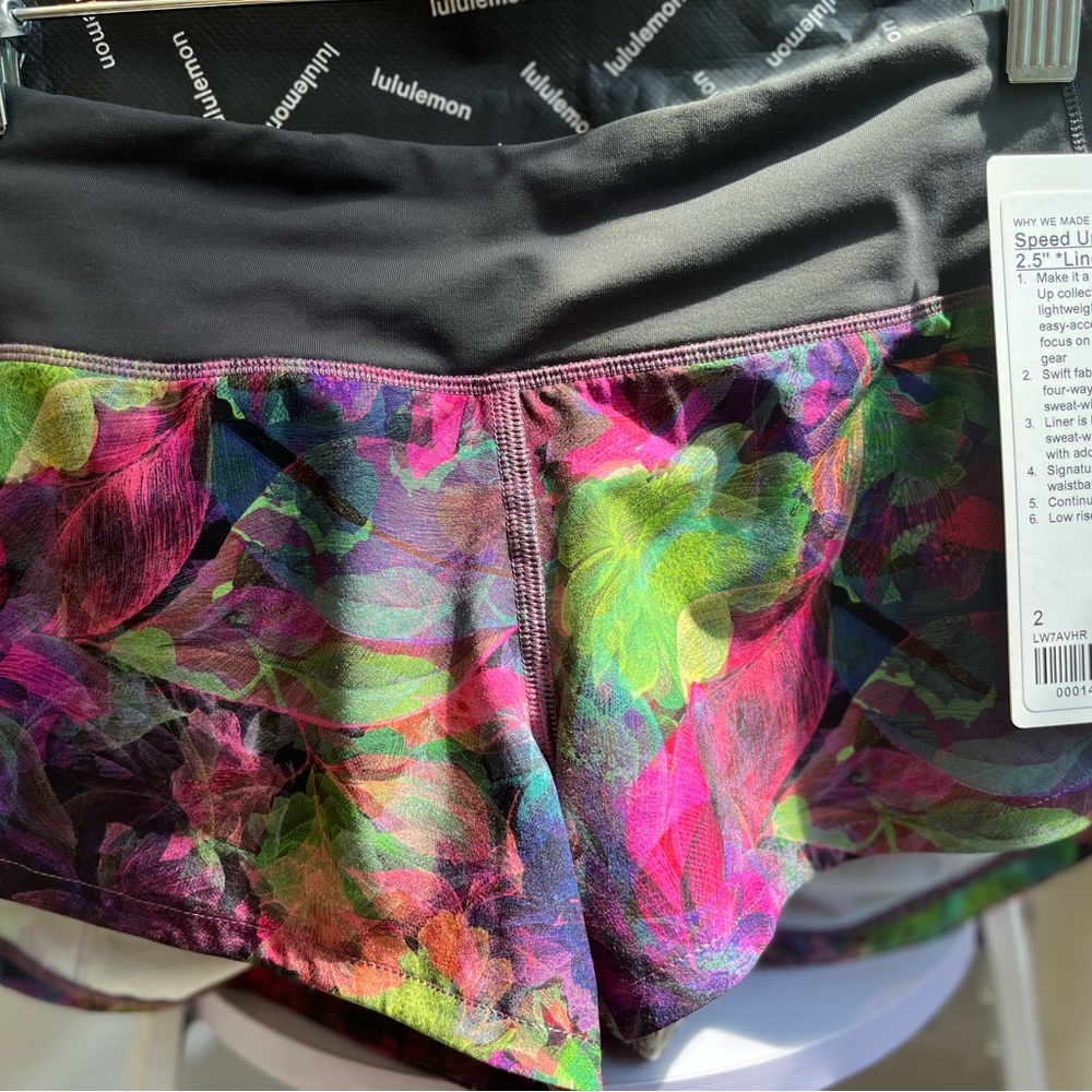 LULULEMON SPEEDUP LOW-RISE LINED SHORTS 2.5" VIVID FLORAL GRAPHITE NWOT ~cute!~